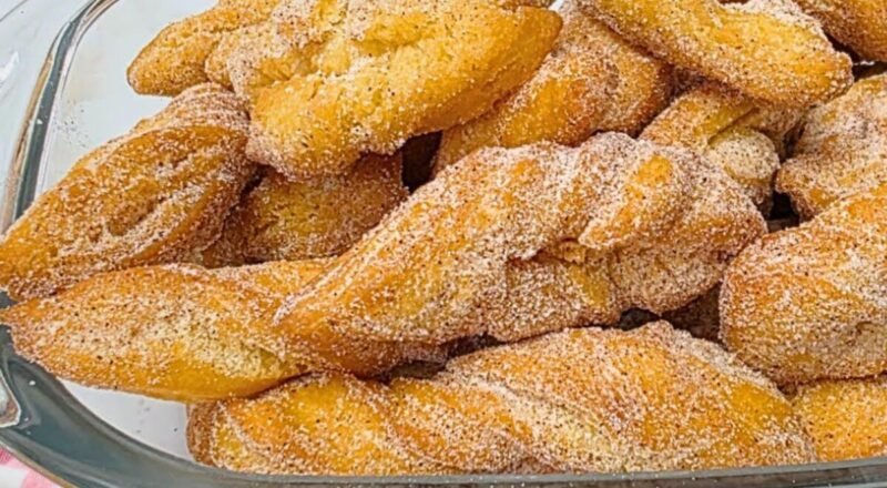 Orelha de gato crocante polvilhada com açúcar e canela