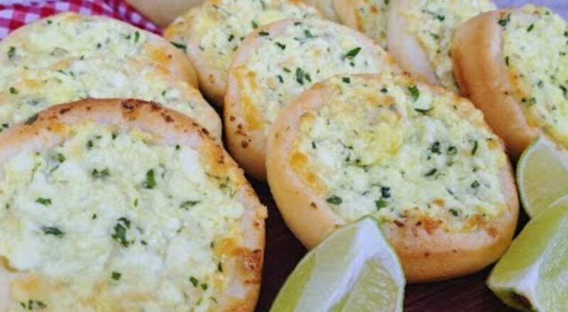 Esfirra de queijo com massa fofinha e recheio cremoso