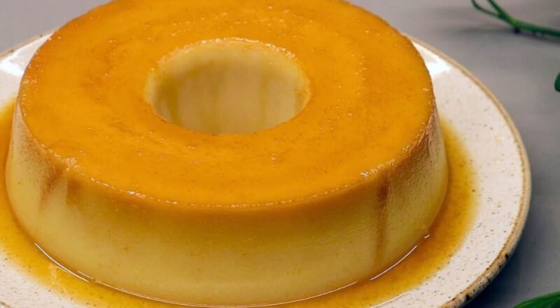 Pudim de pão cremoso com calda caramelizada