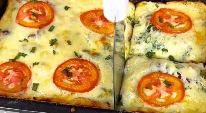 Lanchão de forno especial para o Dia das Mães, com camadas de calabresa, azeitona e muçarela.
