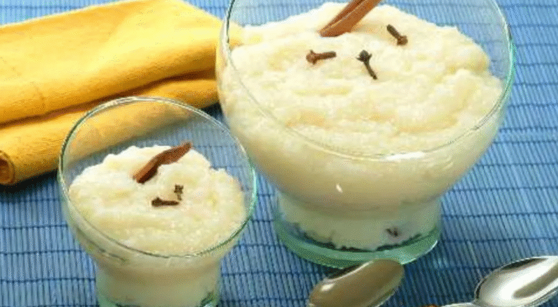 Cocada cremosa em potinhos individuais com coco ralado por cima